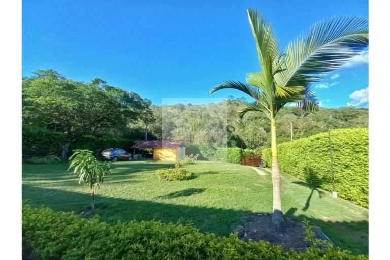 Vende casa campestre Villeta, UrbanLex área 2.460m2 $450Millones
