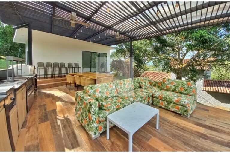 Vende casa campestre Villeta, UrbanLex área 3.023m2 $1.100Millones