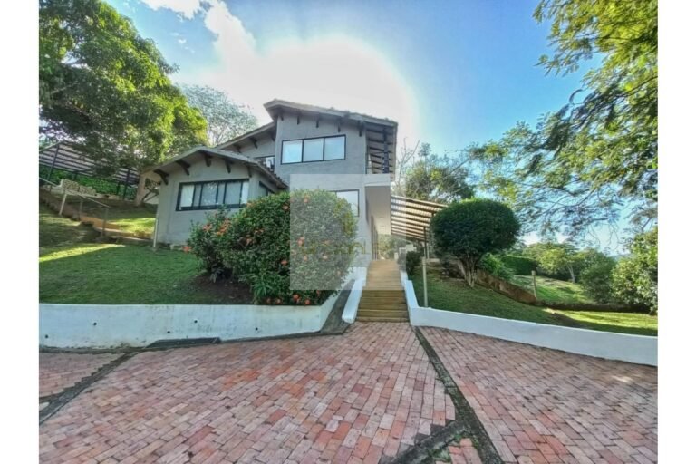 Vende casa campestre Villeta, UrbanLex área 3.023m2 $1.100Millones