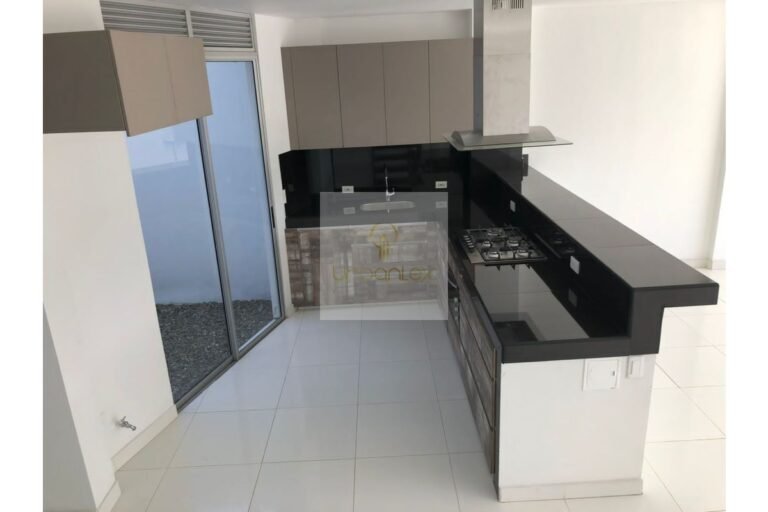 Vende casa Villeta, UrbanLex área 167m2 $640Millones