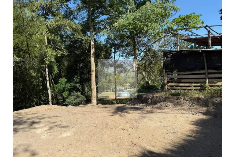 Vende lote Villeta, UrbanLex área 2243m2 $300Millones