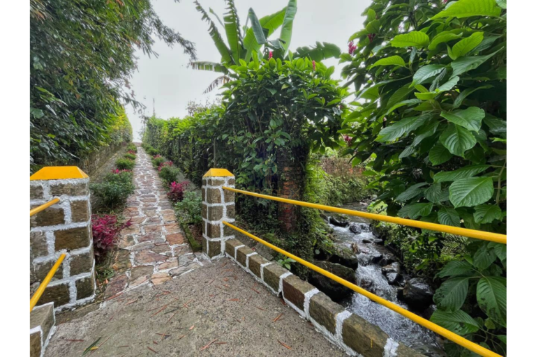 UrbanLex vende casa Sasaima área 1.180m2 $550Millones