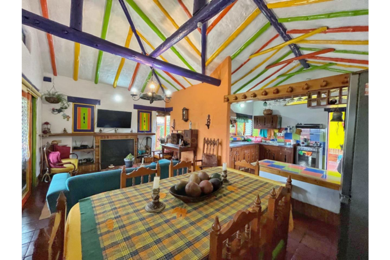 UrbanLex vende casa Sasaima área 1.180m2 $550Millones