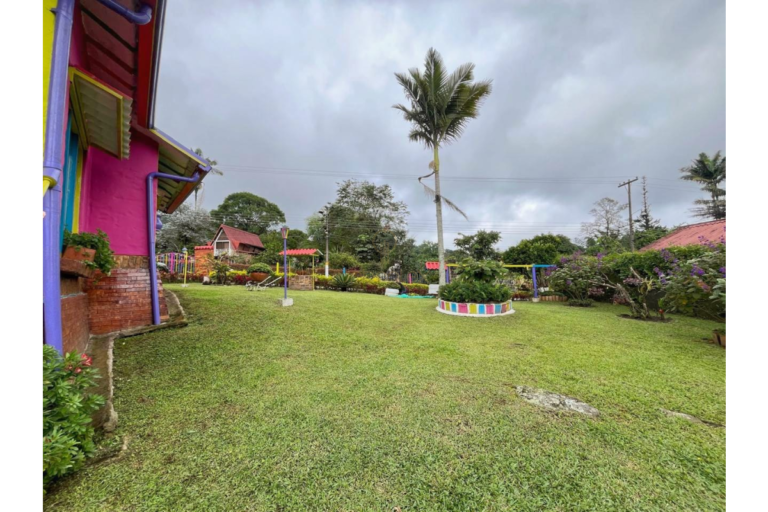 UrbanLex vende casa Sasaima área 1.180m2 $550Millones