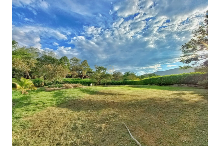 UrbanLex vende lote condominio, Villeta área 2.400m2 $450Millones