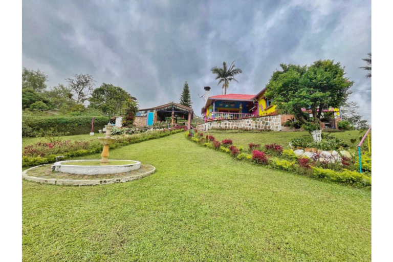UrbanLex vende casa Sasaima área 1.180m2 $550Millones