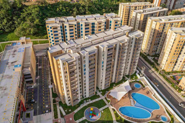 UrbanLex arrienda Apartamento en Conjunto Residencial, área 82M2 $ 2.700.000