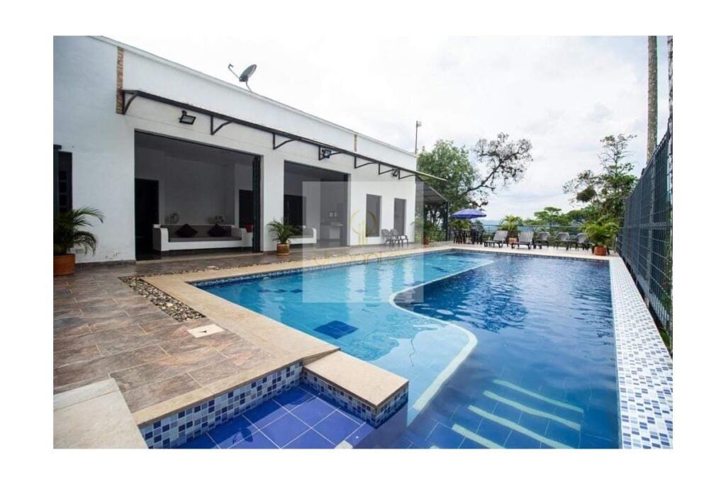 Vende casa vacacional Villeta, UrbanLex área 949m2 $1.180 Millones