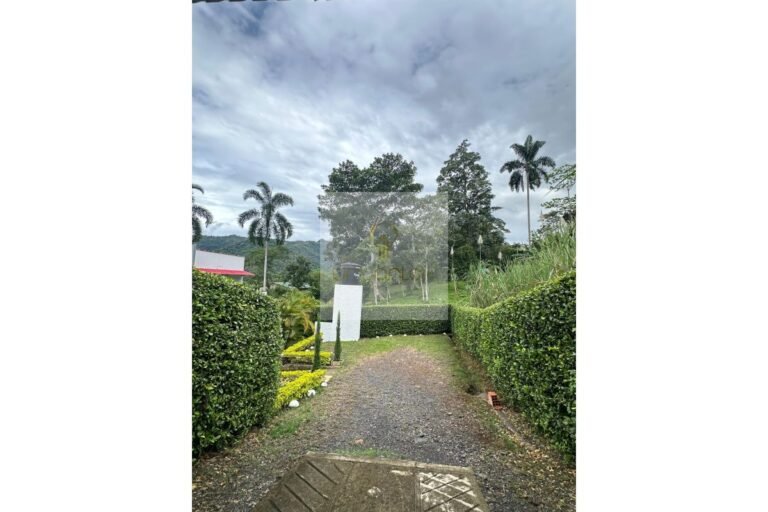 Vende casa vacacional Villeta, UrbanLex área 949m2 $1.180 Millones