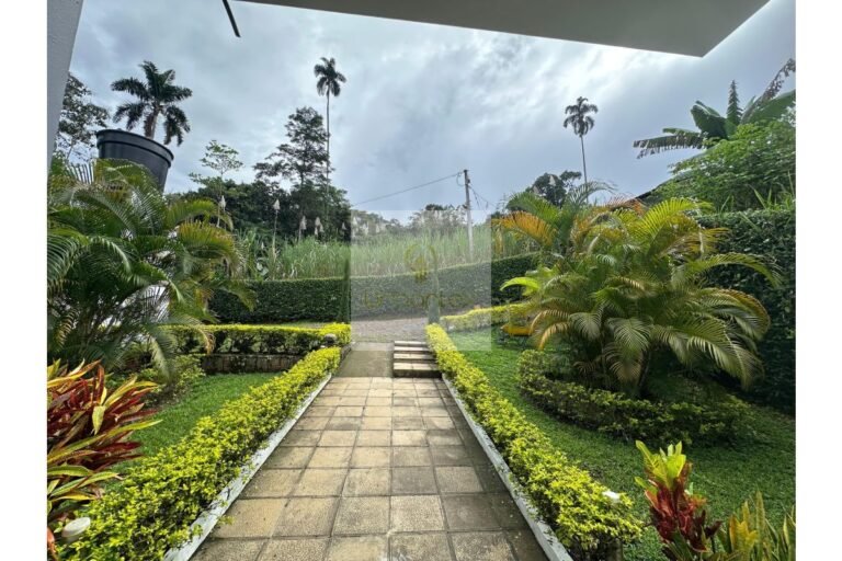 Vende casa vacacional Villeta, UrbanLex área 949m2 $1.180 Millones
