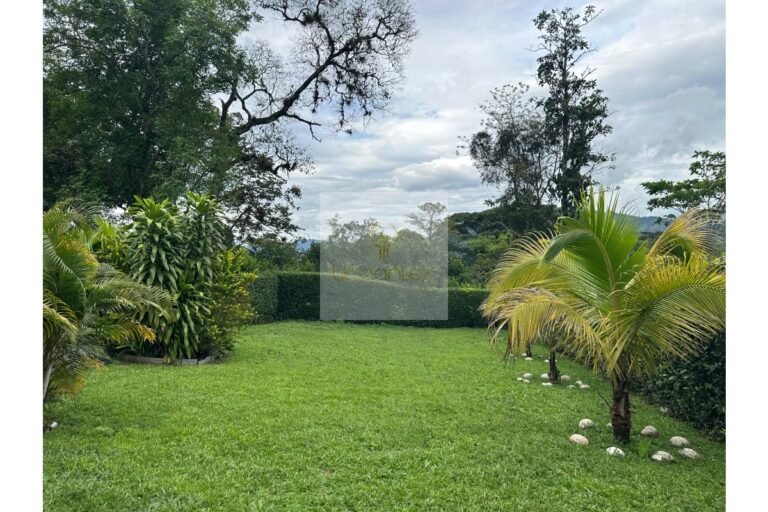 Vende casa vacacional Villeta, UrbanLex área 949m2 $1.180 Millones
