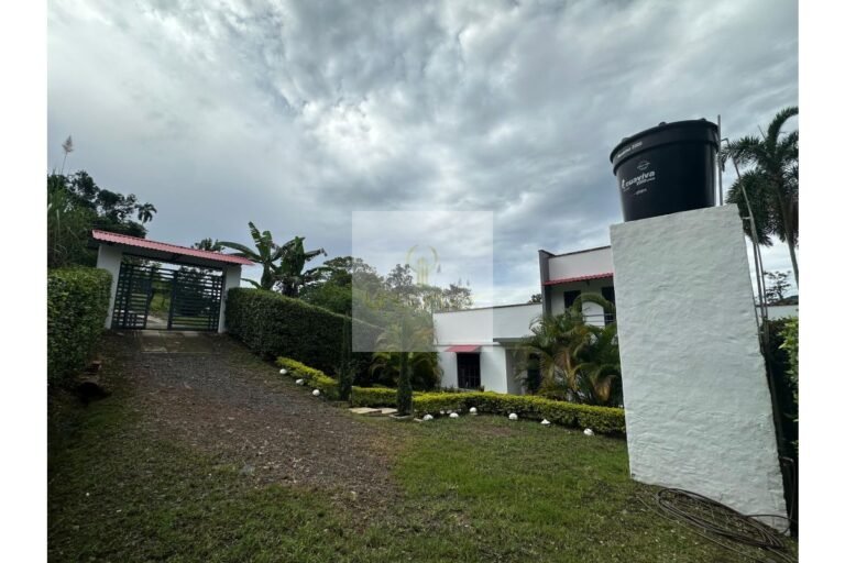 Vende casa vacacional Villeta, UrbanLex área 949m2 $1.180 Millones