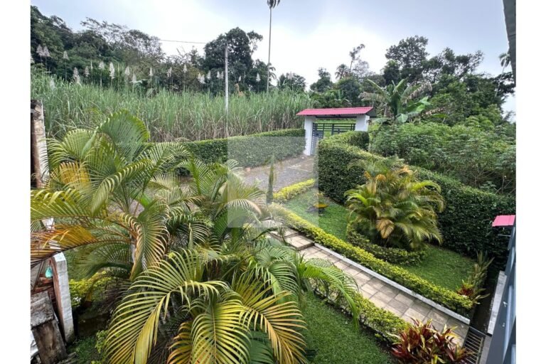 Vende casa vacacional Villeta, UrbanLex área 949m2 $1.180 Millones