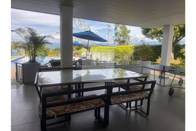 Vende Hotel Villeta, UrbanLex área 4.523m2 $3.500 Millones
