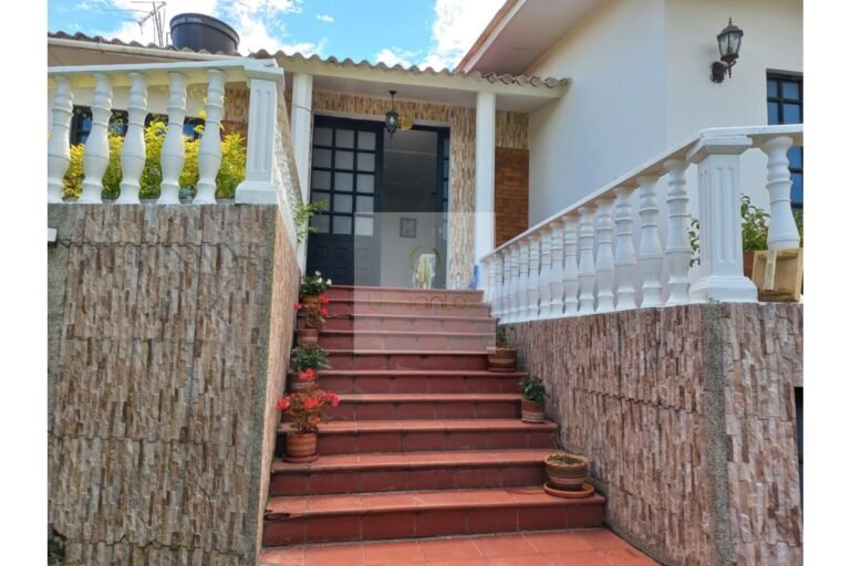Vende casa campestre Villeta, UrbanLex área 330m2 $330millones