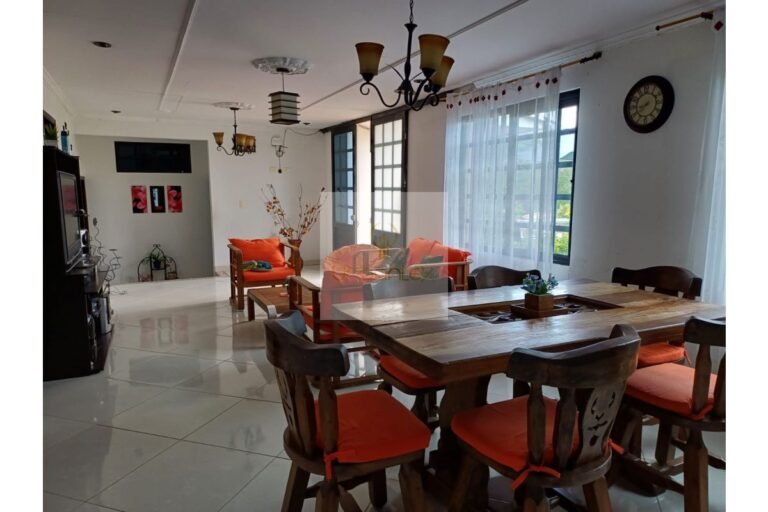 Vende casa campestre Villeta, UrbanLex área 330m2 $330millones