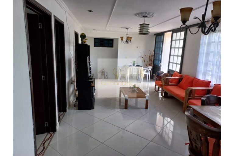 Vende casa campestre Villeta, UrbanLex área 330m2 $330millones