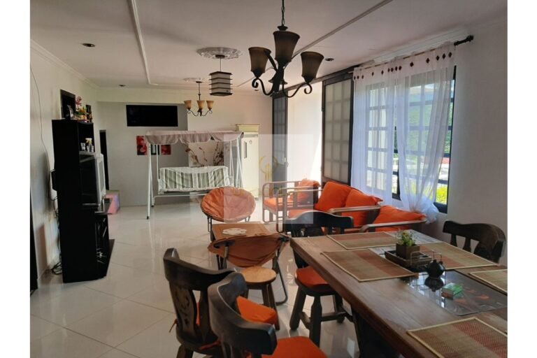 Vende casa campestre Villeta, UrbanLex área 330m2 $330millones