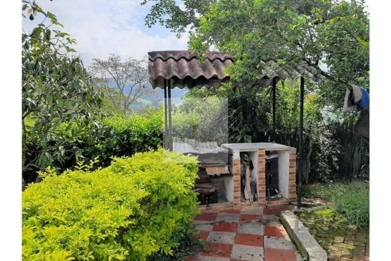Vende casa campestre Villeta, UrbanLex área 330m2 $330millones
