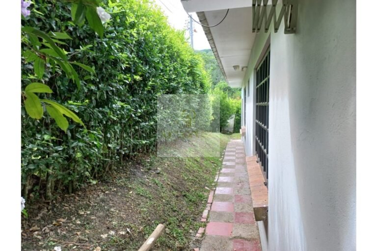 Vende casa campestre Villeta, UrbanLex área 330m2 $330millones