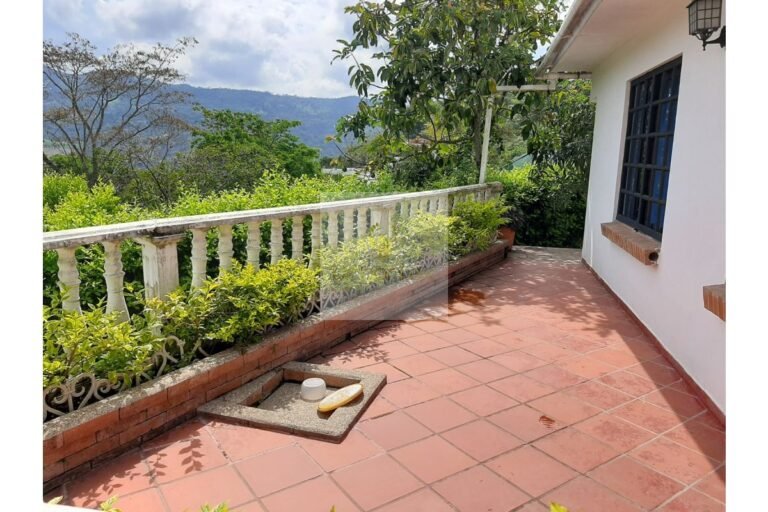 Vende casa campestre Villeta, UrbanLex área 330m2 $330millones