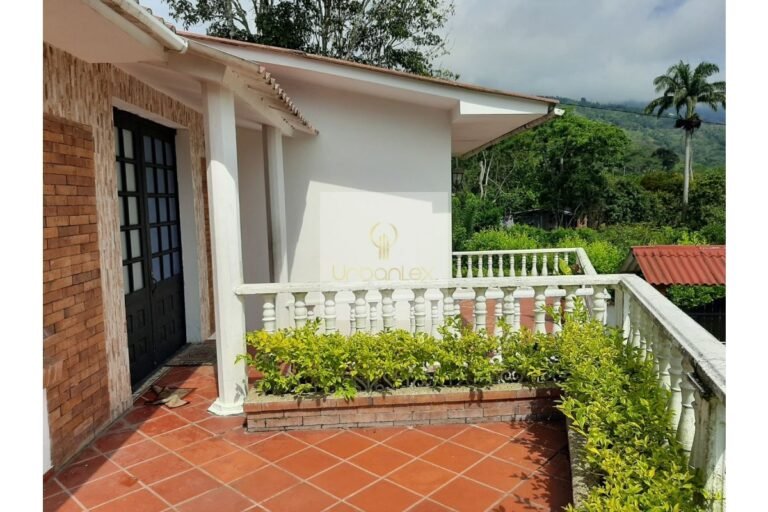 Vende casa campestre Villeta, UrbanLex área 330m2 $330millones