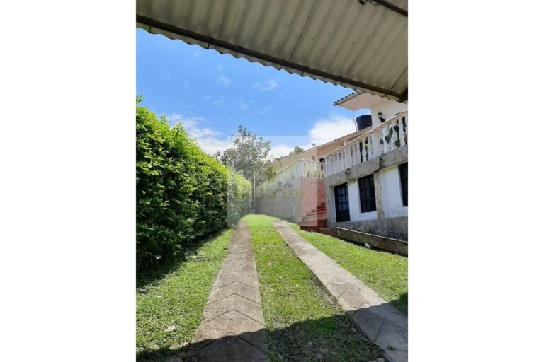 Vende casa campestre Villeta, UrbanLex área 330m2 $330millones