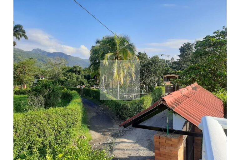 Vende casa campestre Villeta, UrbanLex área 330m2 $330millones