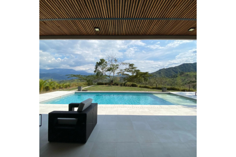 UrbanLex vende finca, Villeta área 10.254m2 $1.850Millones