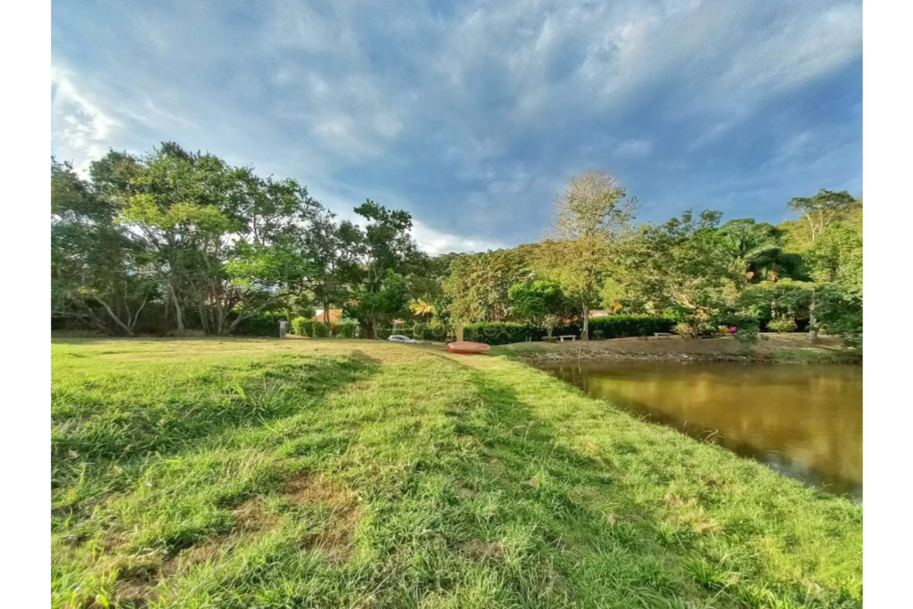 UrbanLex vende lote condominio, Villeta área 2.400m2 $450Millones
