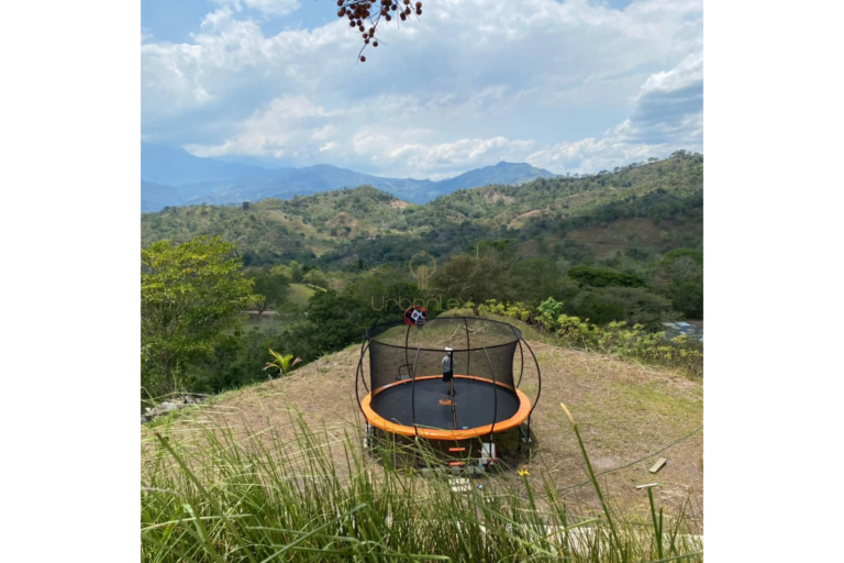 UrbanLex vende finca, Villeta área 10.254m2 $1.850Millones