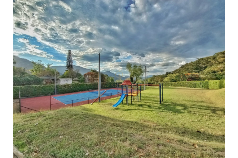 UrbanLex vende lote condominio, Villeta área 2.400m2 $450Millones