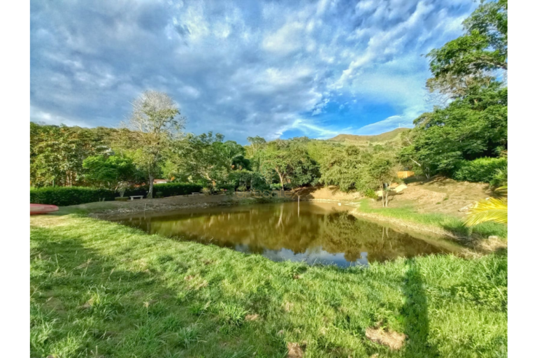 UrbanLex vende lote condominio, Villeta área 2.400m2 $450Millones