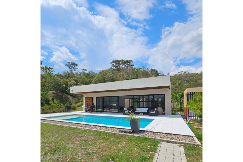 UrbanLex vende finca, Villeta área 10.254m2 $1.850Millones