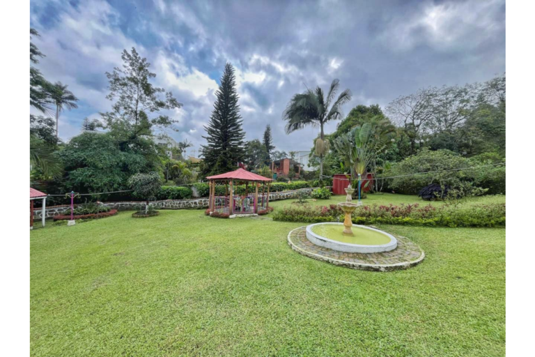 UrbanLex vende casa Sasaima área 1.180m2 $550Millones