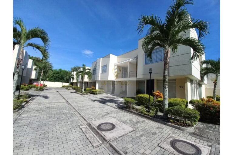 Vende casa conjunto Villeta, UrbanLex área 163m2 $480Millones