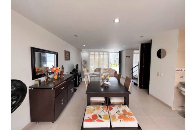 Vende casa conjunto Villeta, UrbanLex área 163m2 $480Millones