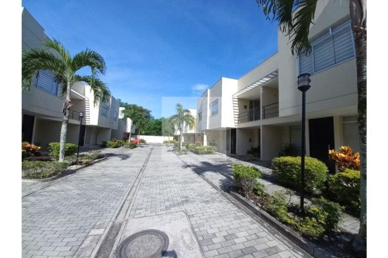 Vende casa conjunto Villeta, UrbanLex área 163m2 $480Millones