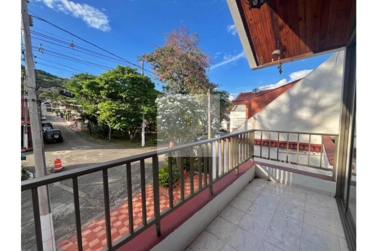 Vende casa en unidad residencial Villeta, UrbanLex área 128m2 $720Millones