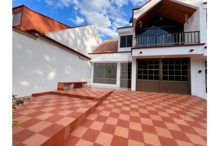 Vende casa en unidad residencial Villeta, UrbanLex área 128m2 $720Millones