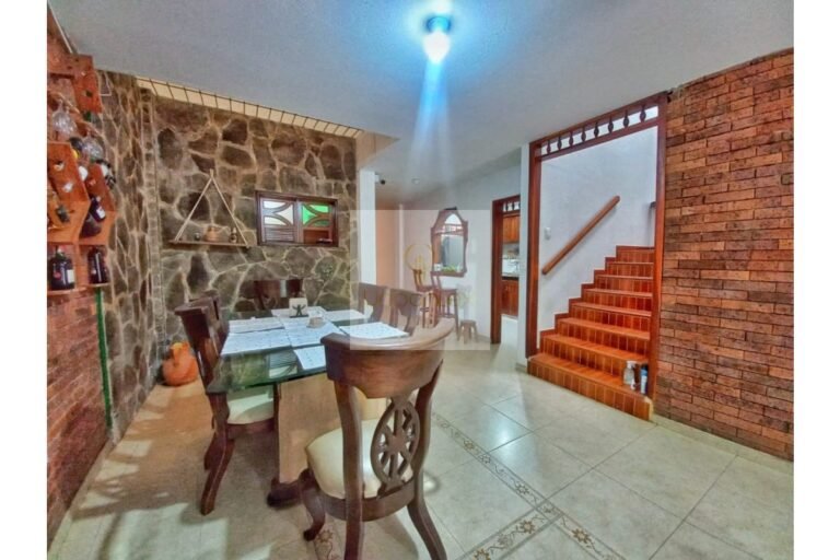 Vende casa Villeta, UrbanLex área 210m2 $700Millones