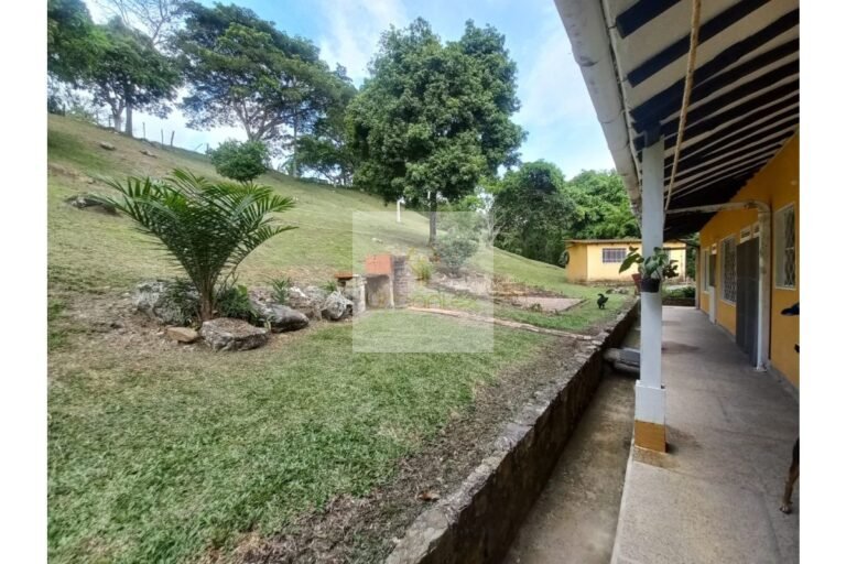 Vende finca Cune, UrbanLex área 32.000m2 $1.200Millones