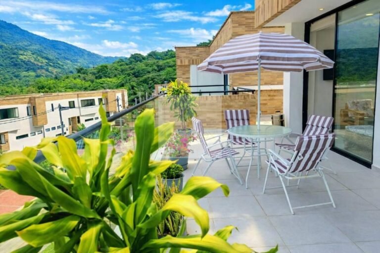 Vende apartamento en condominio Villeta, UrbanLex área 142m2 $950 millones