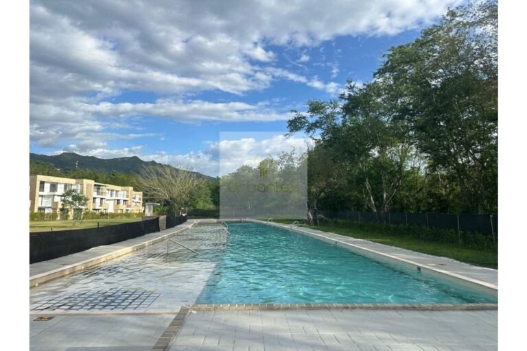 Vende apartamento en condominio Villeta, UrbanLex área 142m2 $950 millones