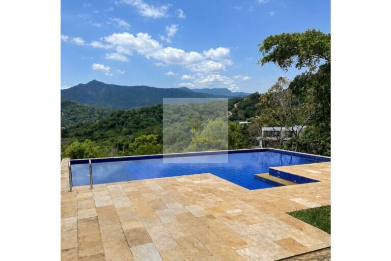 Vende casa en condominio Villeta, UrbanLex área 4.000m2 $1.700millones