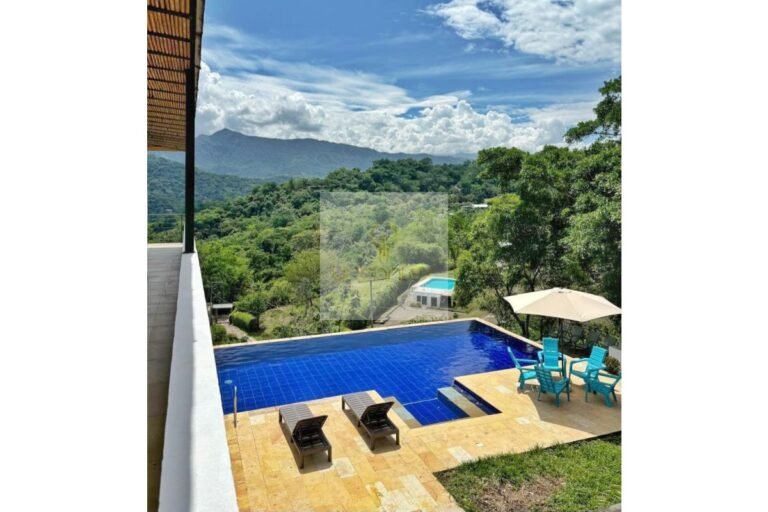Vende casa en condominio Villeta, UrbanLex área 4.000m2 $1.700millones