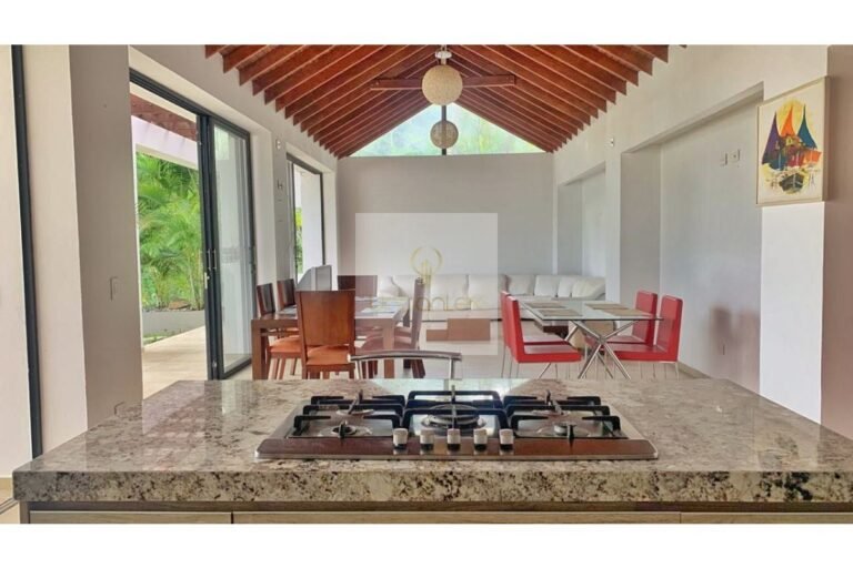Vende casa en condominio Villeta, UrbanLex área 4.000m2 $1.700millones