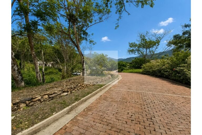 Vende lote condominio Villeta, UrbanLex área 2.600m2 $526millones
