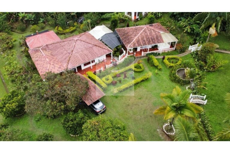 Vende Finca San Francisco, Urbanlex área 5.997 $1.800Millones