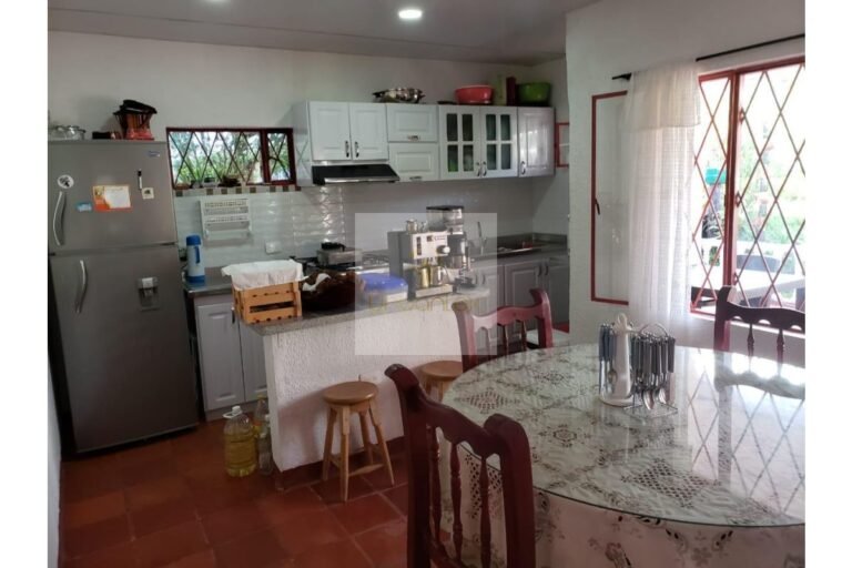 Vende Finca San Francisco, Urbanlex área 5.997 $1.800Millones
